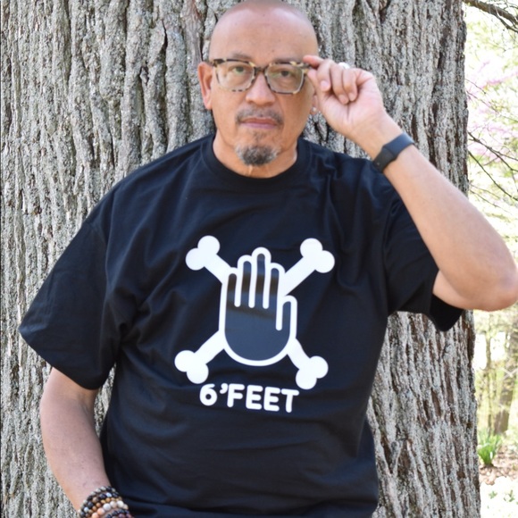 6’ FEET Hand And Cross Bones Tee Shirt - Picture 9 of 11